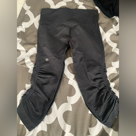 Lululemon Crops - Picture 2 of 4